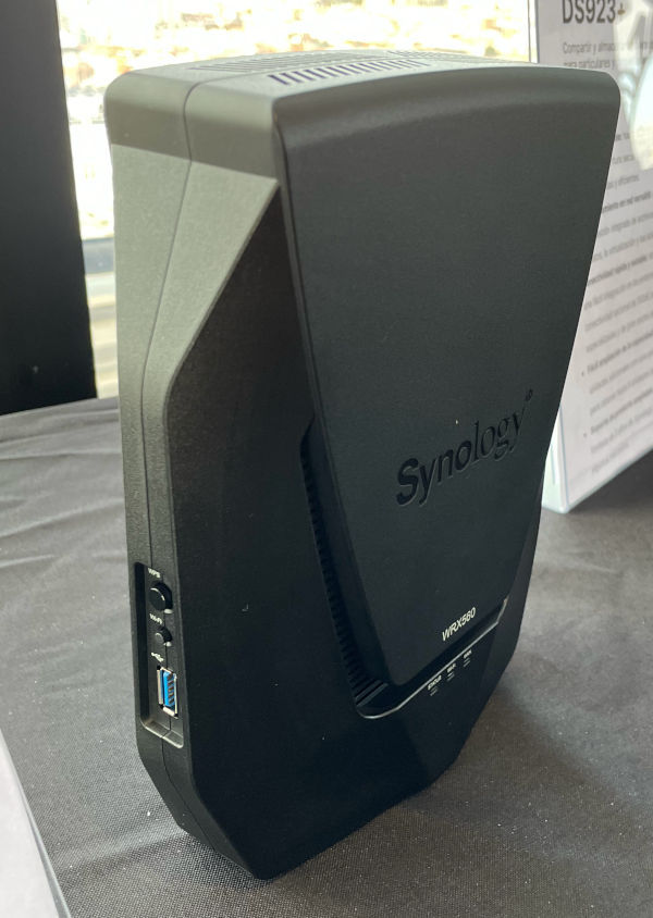 Router-synology-WRX560-madrid2-w
